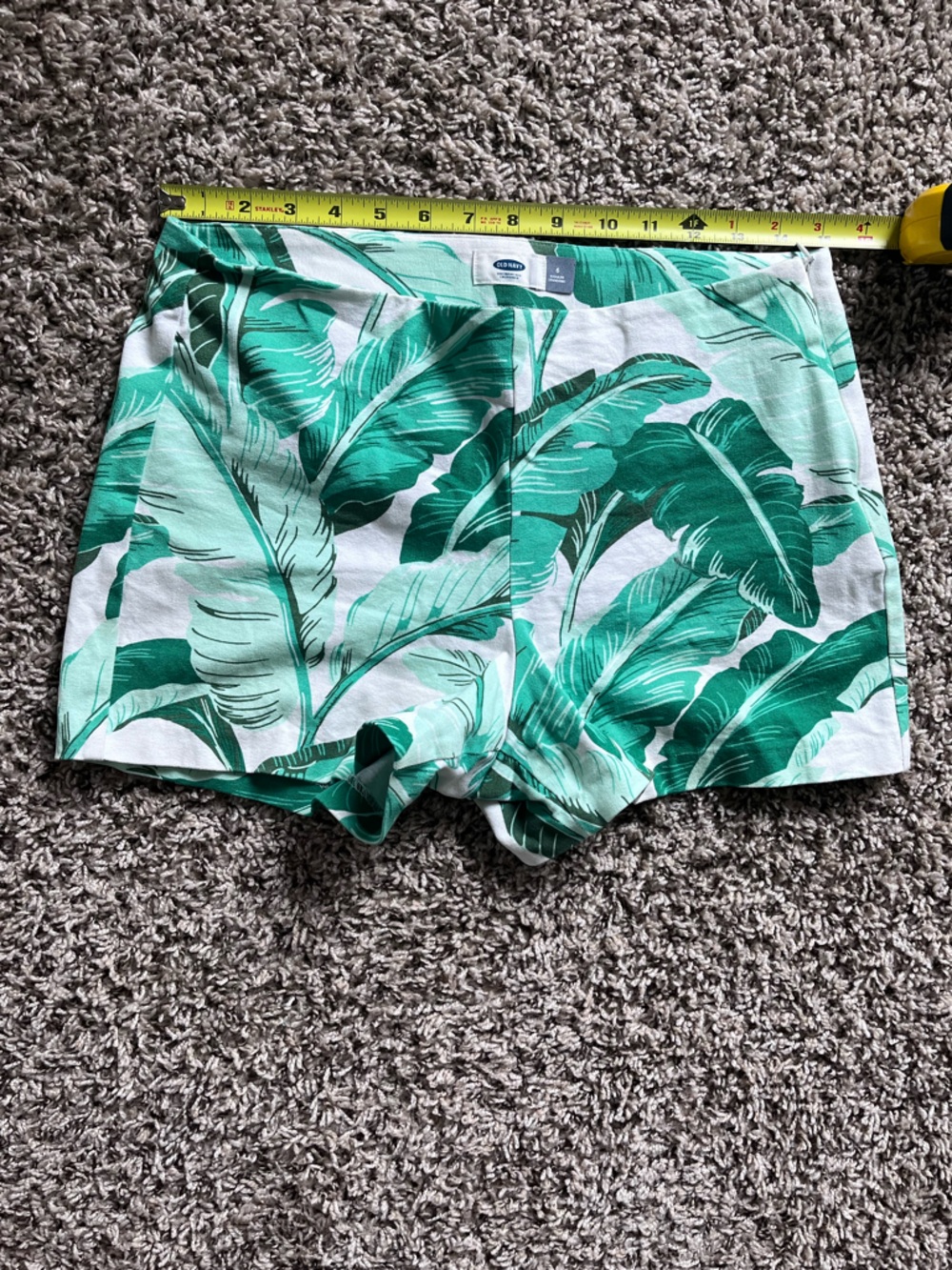 Old Navy Pixie Shorts Womens‎ 6 Green White Tropical Banana Leaf Print Side Zip